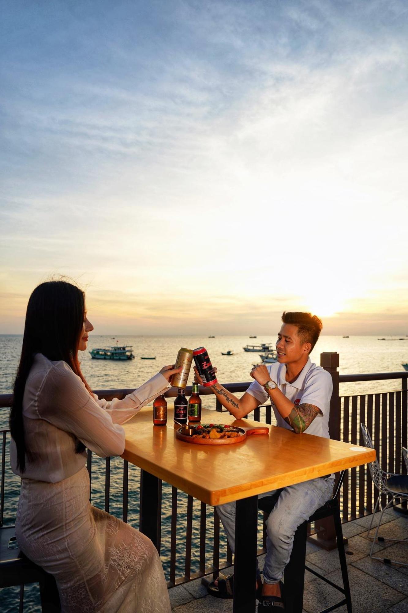 Sunset Sorrento Phu Quoc Aparthotel Bagian luar foto