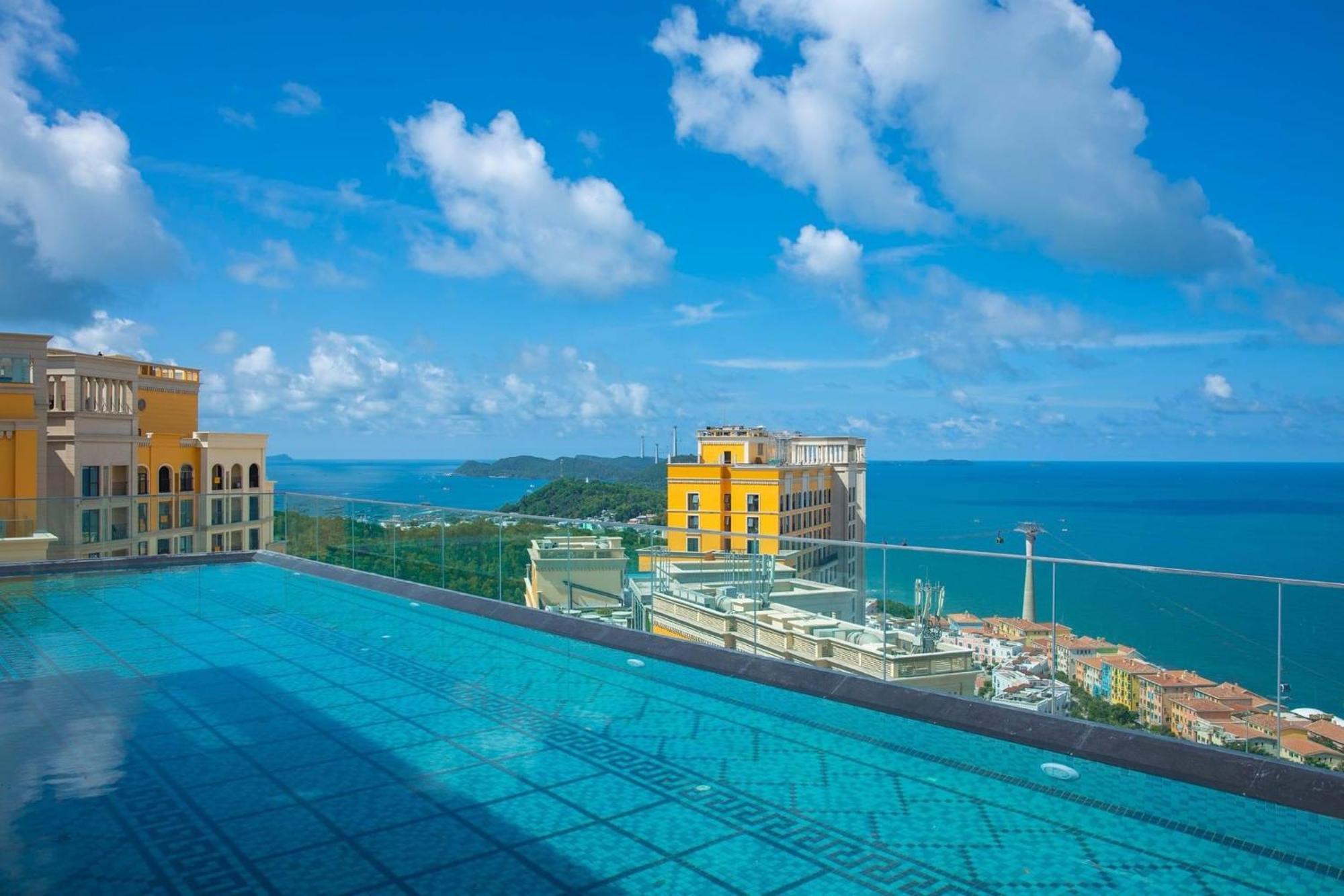 Sunset Sorrento Phu Quoc Aparthotel Bagian luar foto