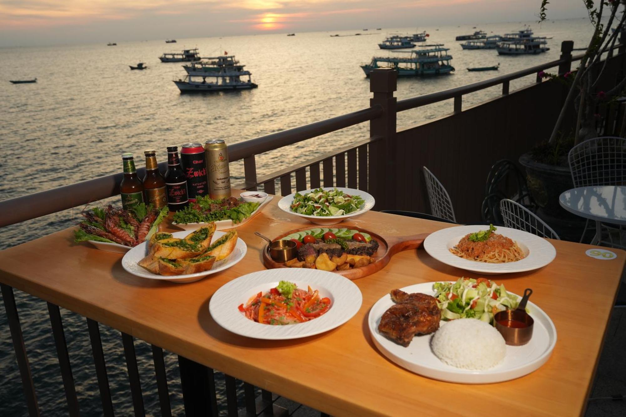 Sunset Sorrento Phu Quoc Aparthotel Bagian luar foto