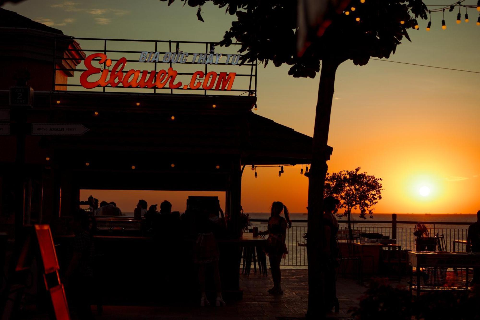 Sunset Sorrento Phu Quoc Aparthotel Bagian luar foto