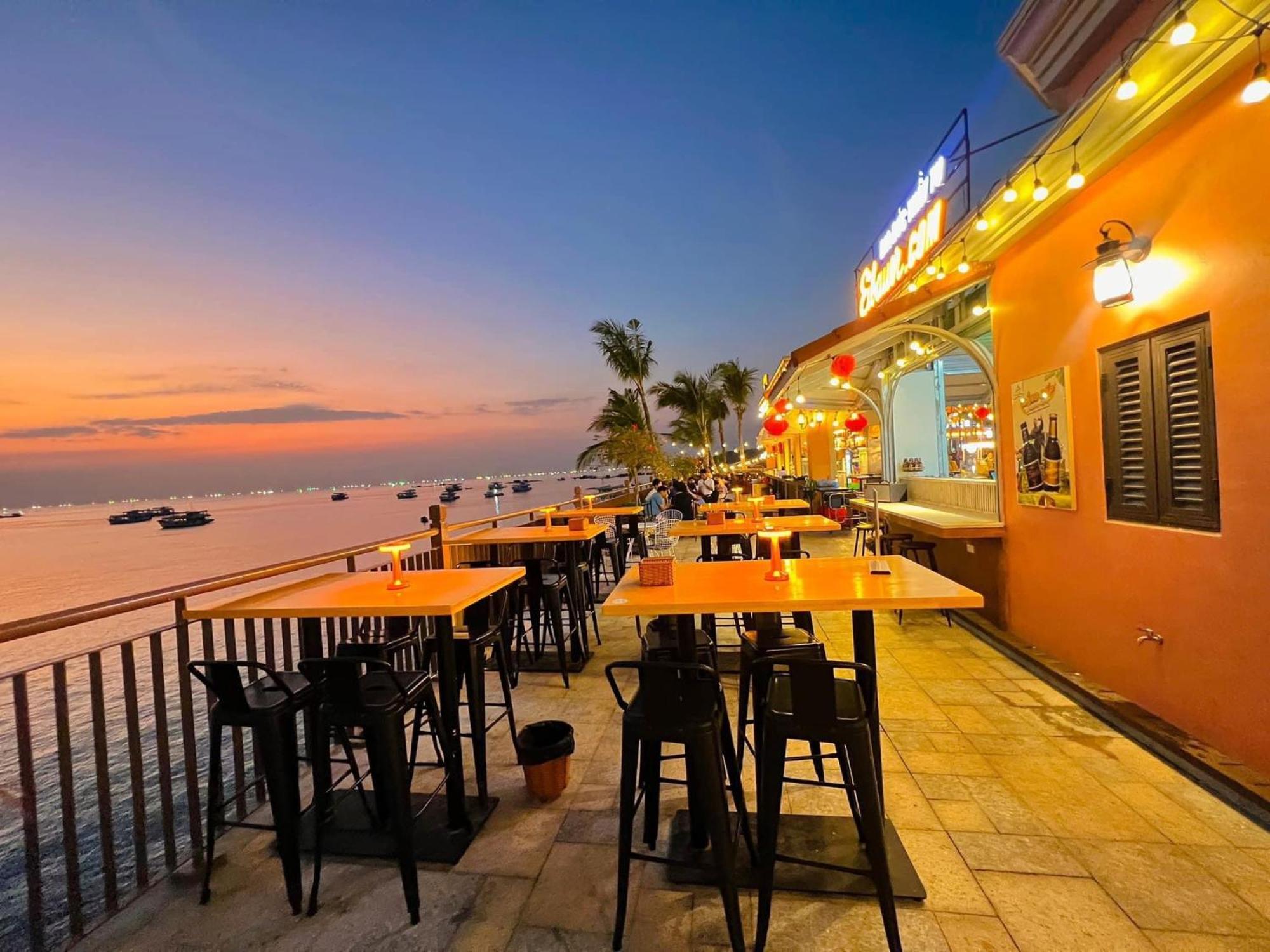 Sunset Sorrento Phu Quoc Aparthotel Bagian luar foto