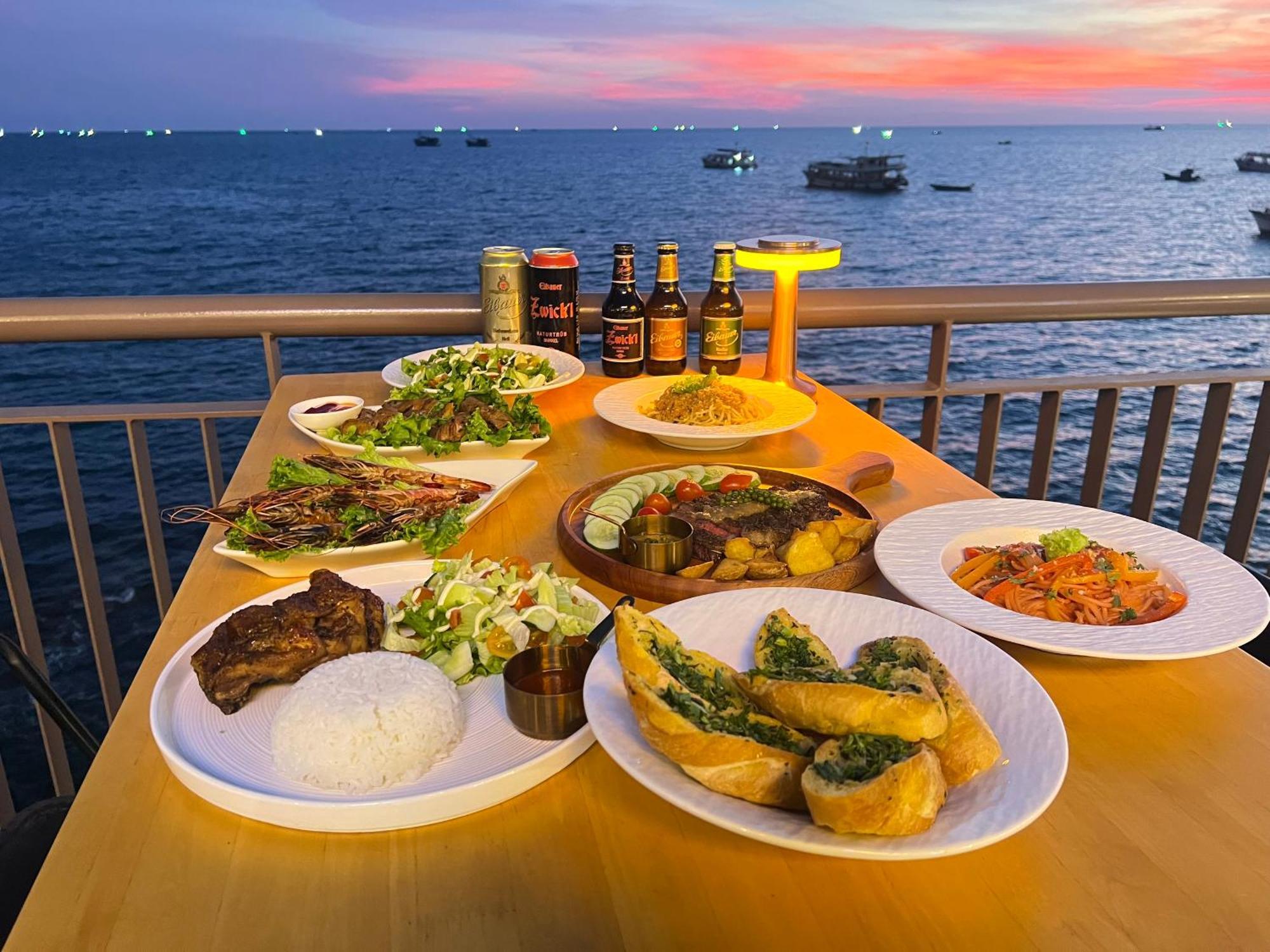Sunset Sorrento Phu Quoc Aparthotel Bagian luar foto