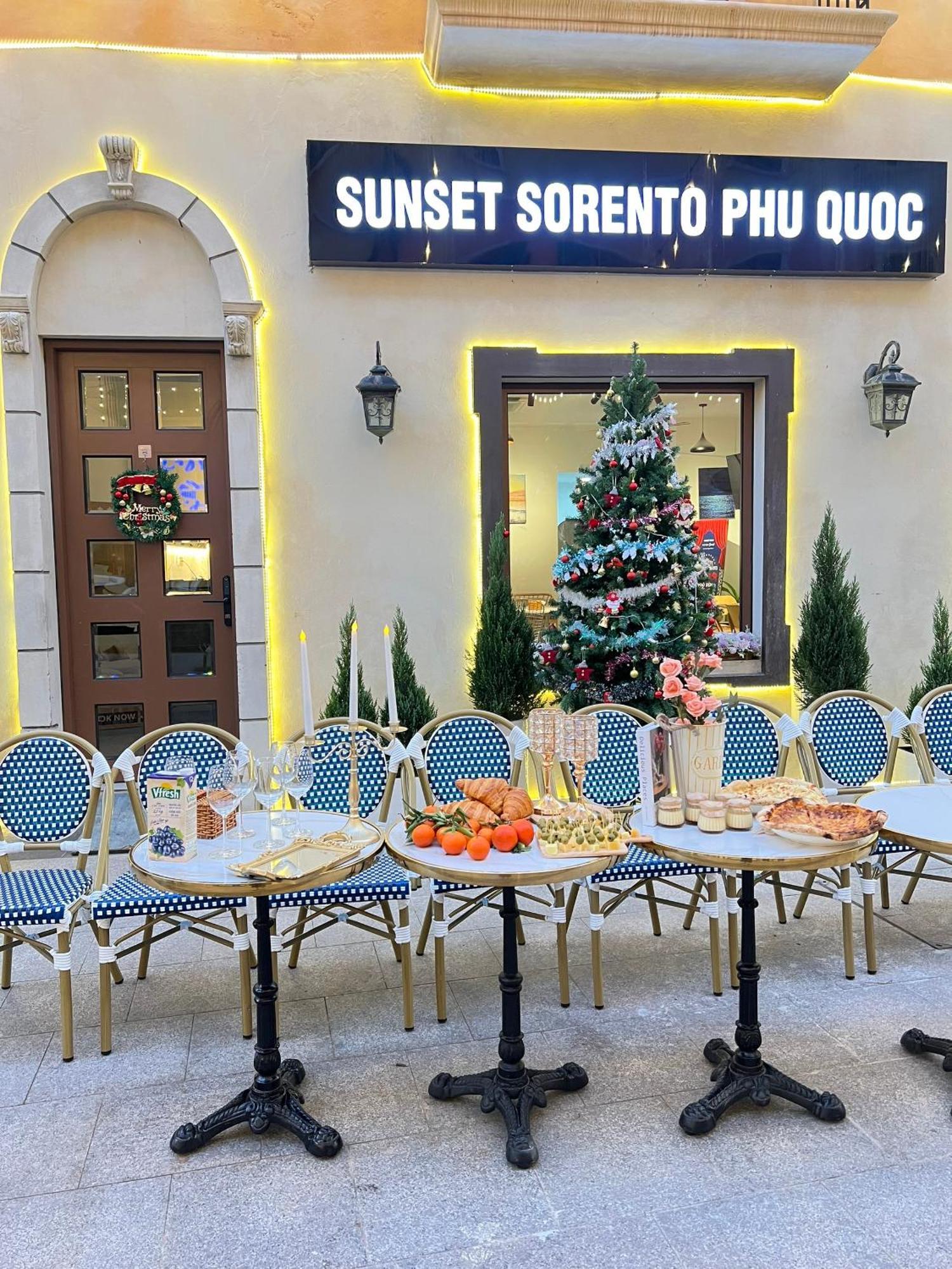 Sunset Sorrento Phu Quoc Aparthotel Bagian luar foto