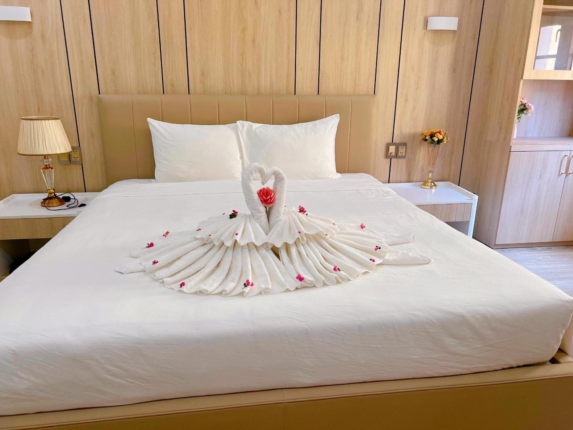 Sunset Sorrento Phu Quoc Aparthotel Bagian luar foto