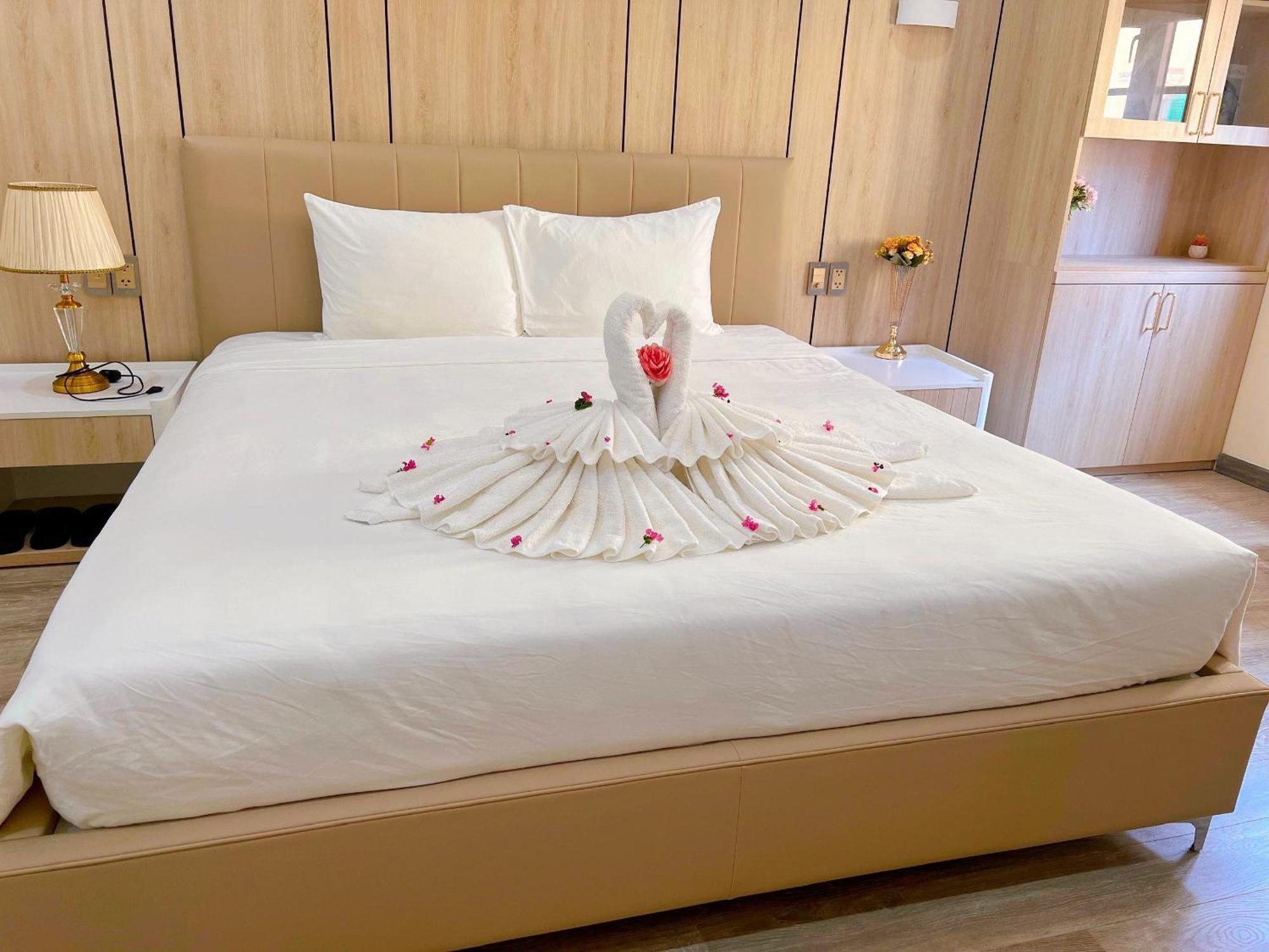 Sunset Sorrento Phu Quoc Aparthotel Bagian luar foto